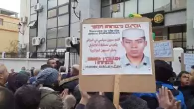 صورة المعتقل السياسي محمد بابا نجار في إحدى مسيرات الحراك الشعبي